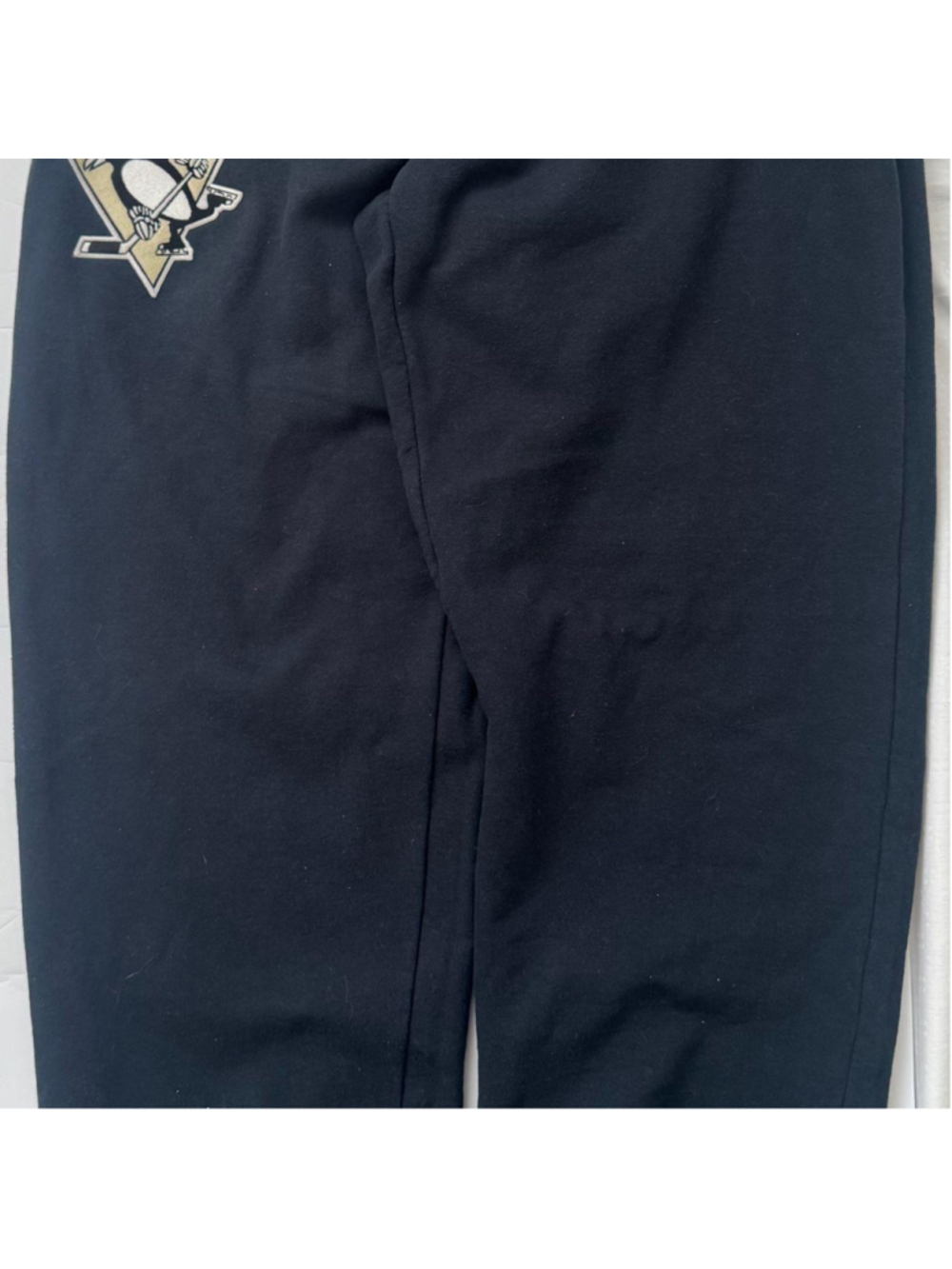 Pittsburgh Penguins NHL sweatpants in size large